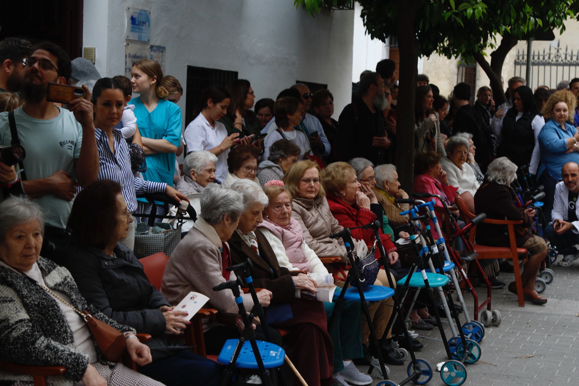 Pequeños del colegio de la Inmaculada durante su procesión