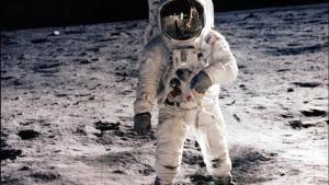 Edwin Aldrin, en una imagen tomada por su compañero Neil Armstrong, en el primer viaje del ser humano a la Luna.