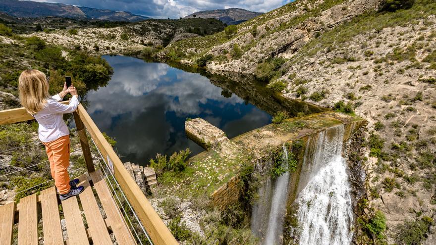 Las lluvias dejan al límite el pantano del Amadorio de La Vila y desbordan el de Relleu