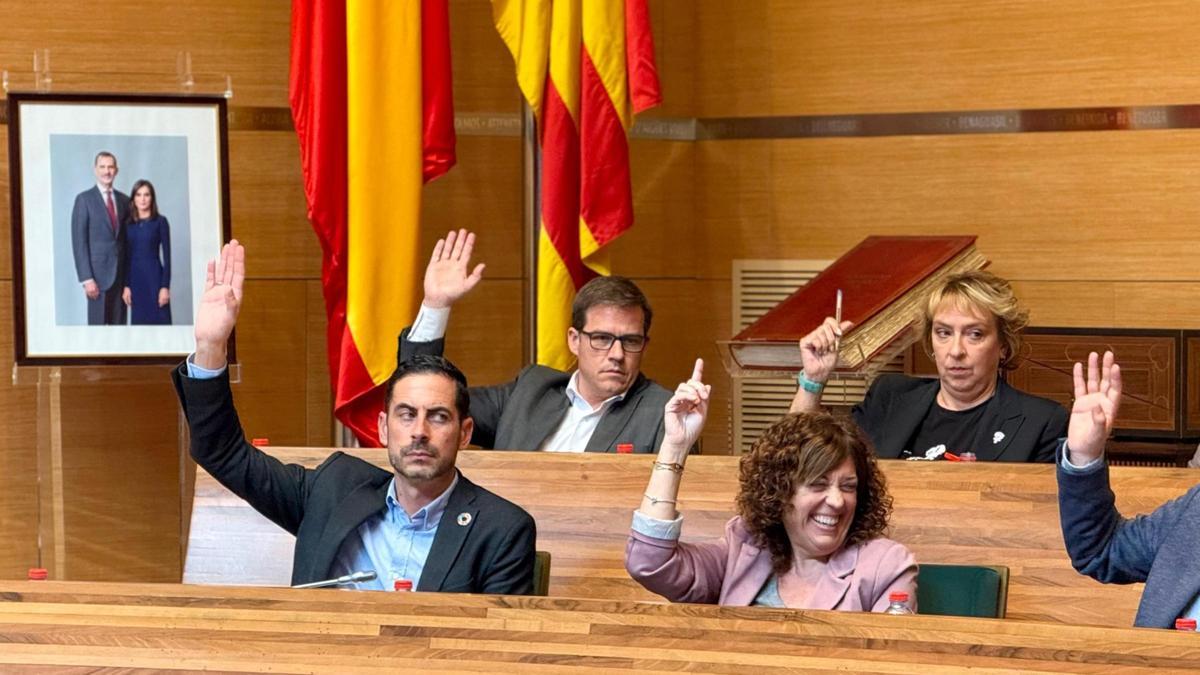 El grupo socialista de la Diputació durante la votación del decreto sobre la DANA