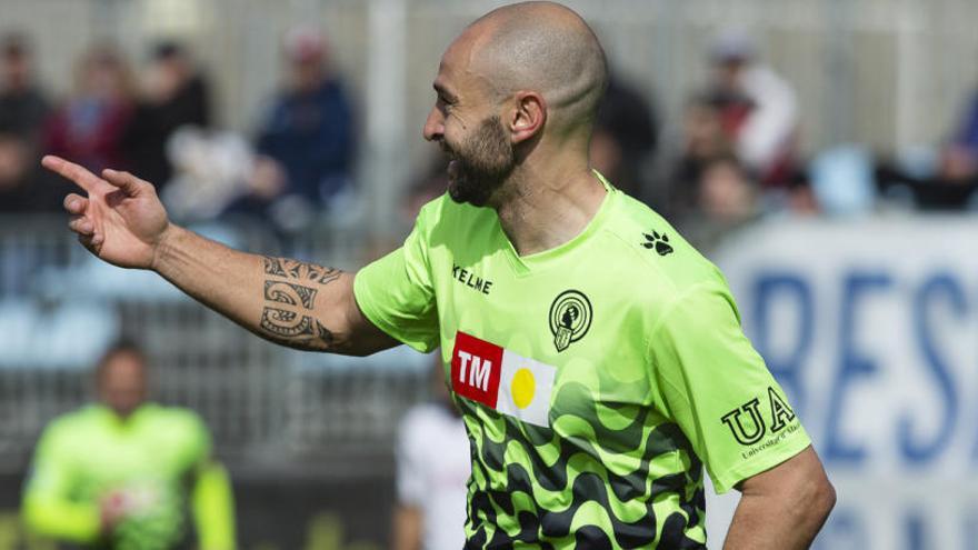 Chechu Flores celebra el gol marcado el domingo en Zaragoza