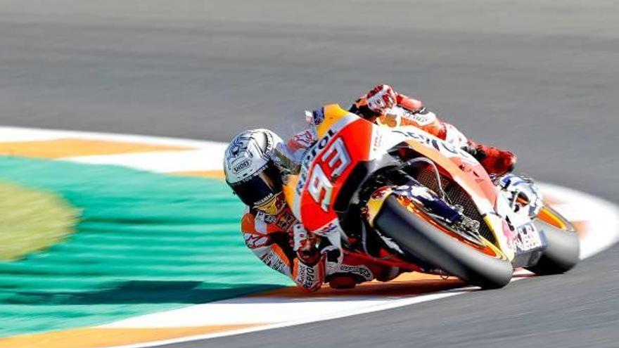 Dovizioso arrenca per davant de Márquez a Xest