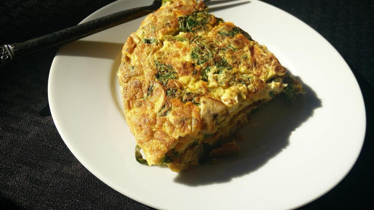 Esta tortilla al horno es una cena ligera perfecta para adelgazar