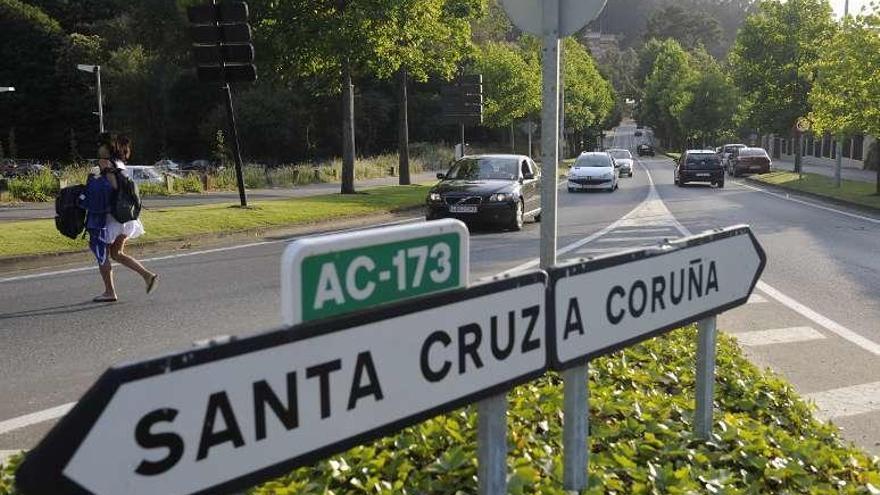 Tramo del vial a Santa Cristina a Santa Cruz donde hay carril bici.