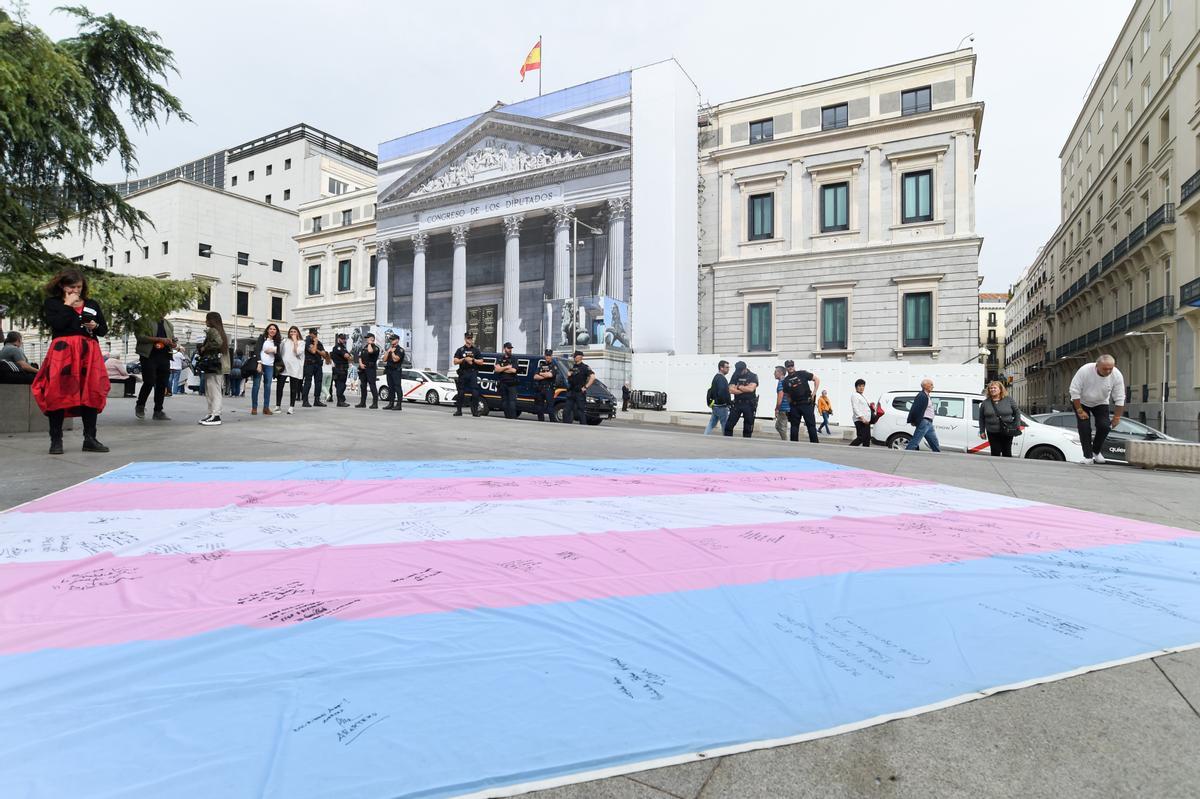 La llei trans tirarà endavant sense la retallada a l’autodeterminació de menors que proposava el PSOE