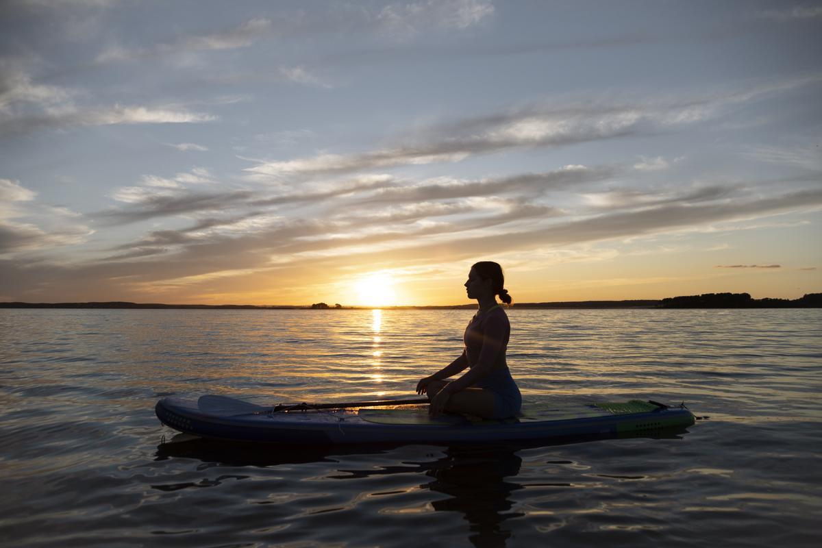 Los visitantes también pueden explorar nuevas actividades wellness, como el sonic yoga y el sup yoga