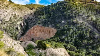 Benidorm pide al Constitucional que suspenda la sentencia del TSJ sobre Serra Gelada