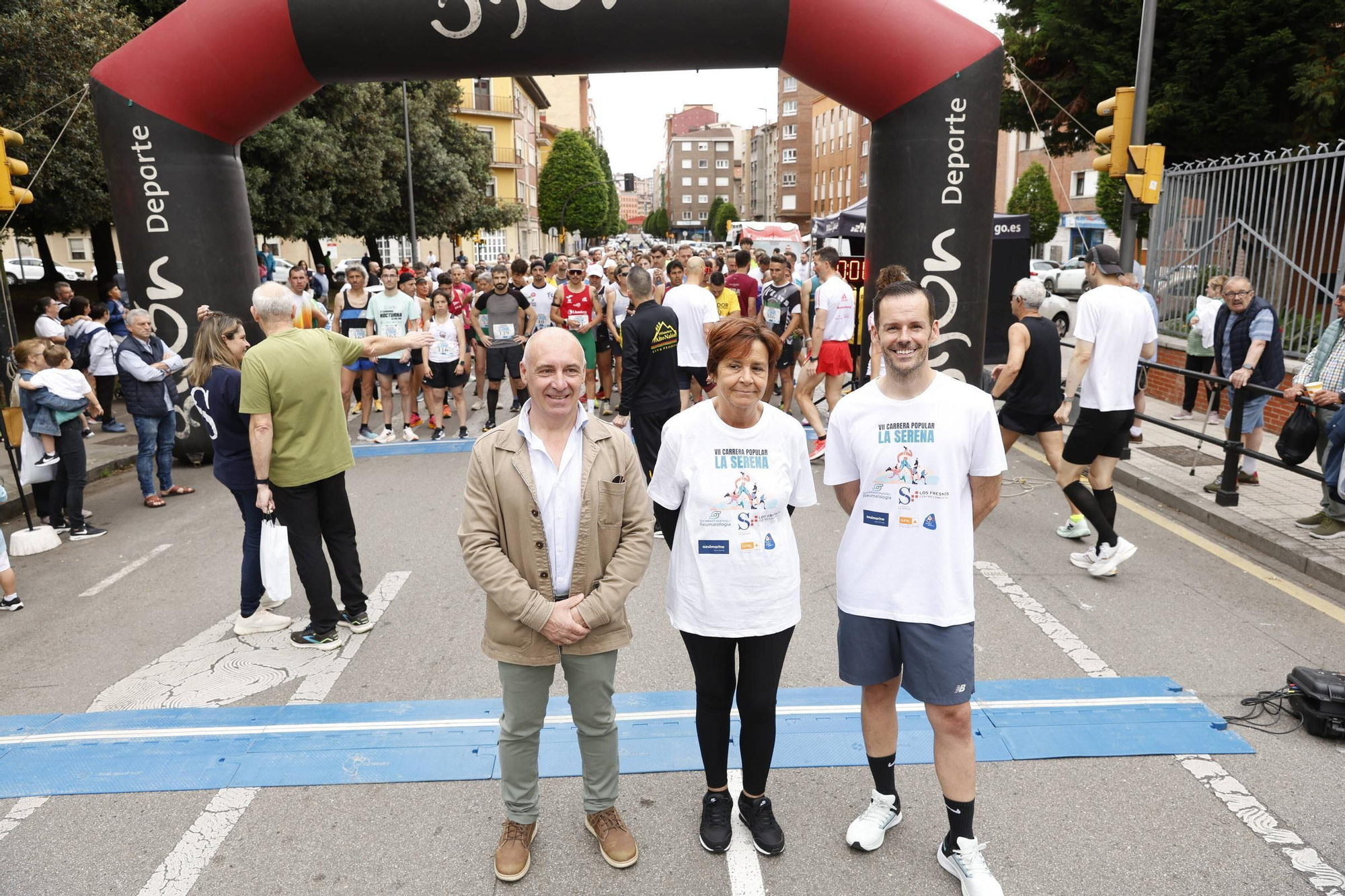 La carrera popular solidaria en El Llano, en Gijón, en imágenes
