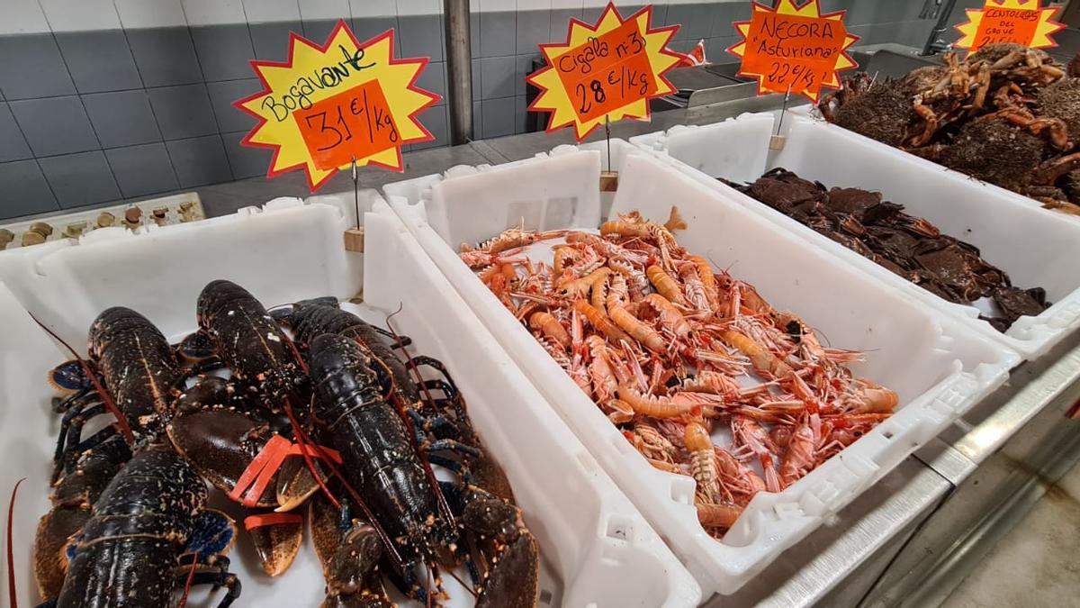 Algunos de los mariscos a la venta en la plaza, ayer.