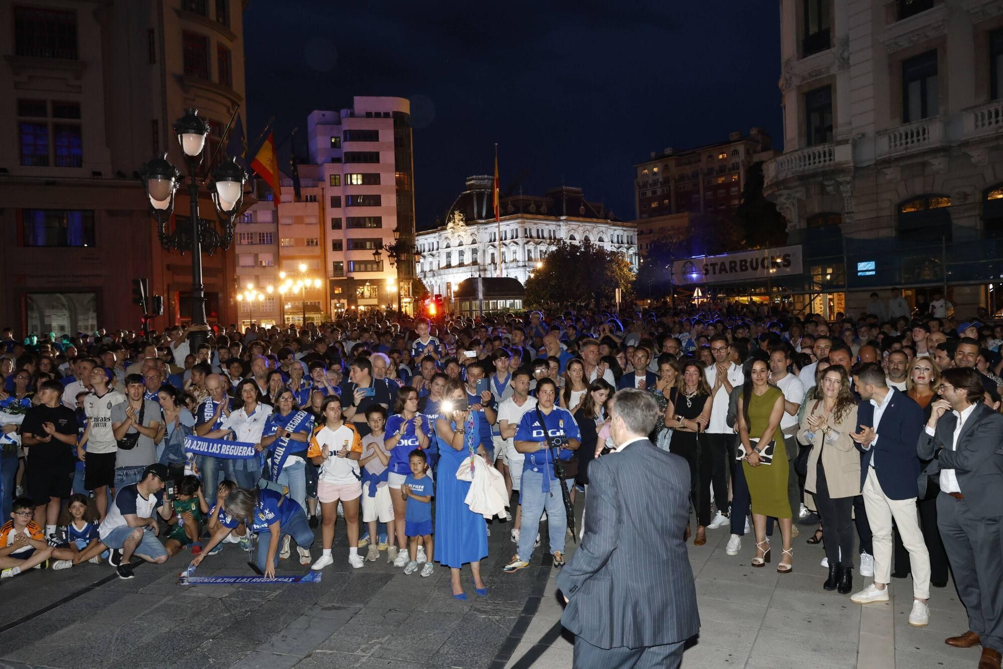 Así fue la presentación de la nueva camisera del Real Oviedo para jugar en Primera