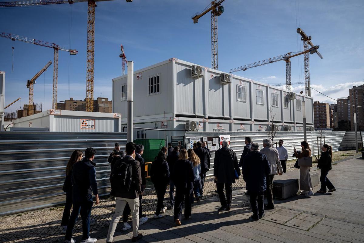 La delegación de la FIFA, este martes durante su visita a las obras de la nueva Romareda.