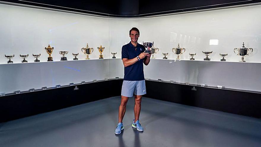 Rafa Nadal posa en su museo.