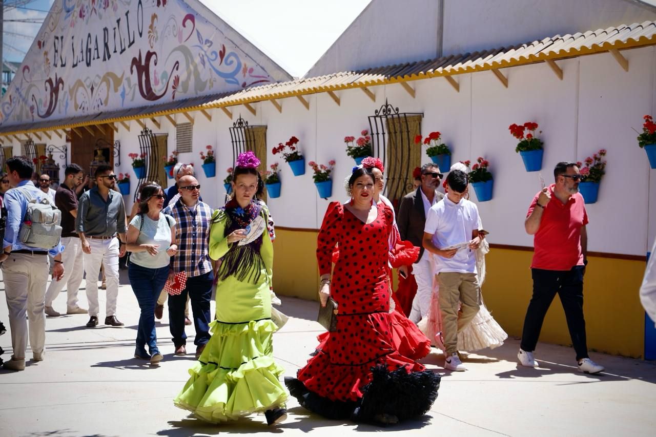 La Feria entra en calor con todas las mesas llenas