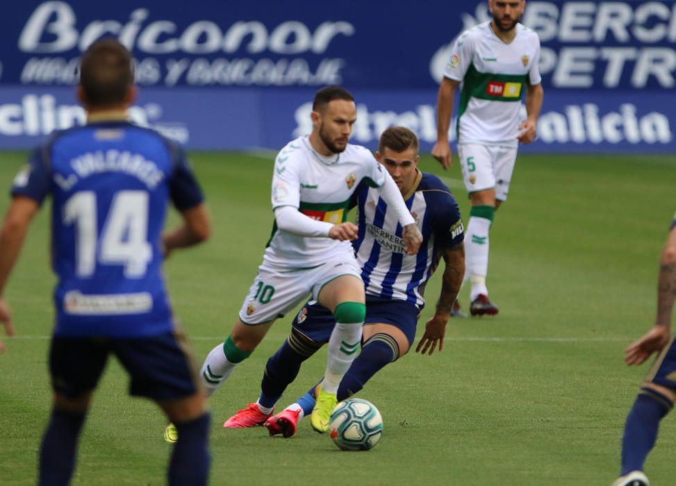 Instantes del encuentro entre la Pionferradina y el Elche.