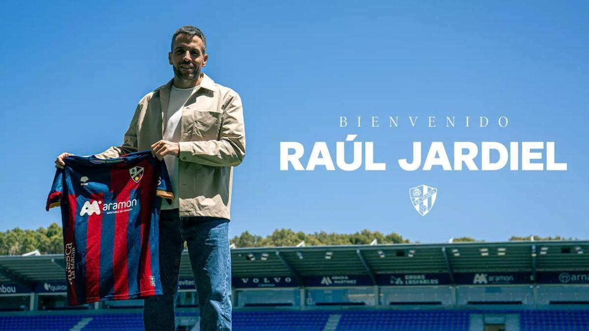 Jardiel, con la camiseta del Huesca