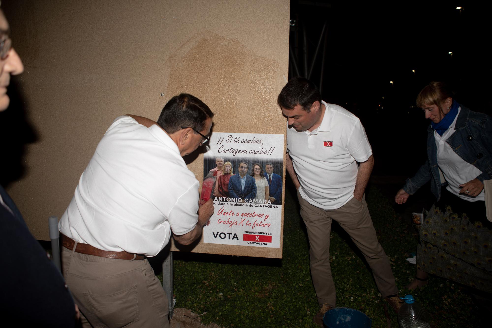 FOTOS: Cartagena abre la campaña electoral con la pegada de carteles