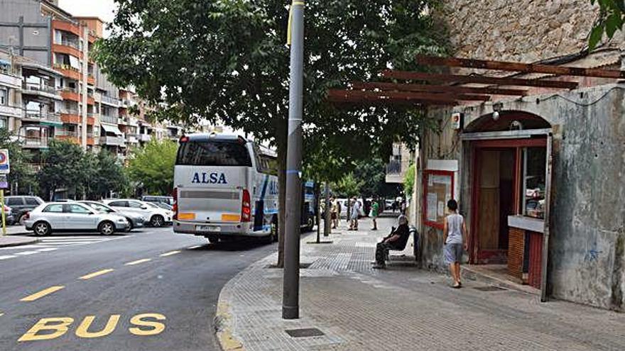 Es cronifica el mal estat del &#039;sostre&#039; del baixador dels autobusos