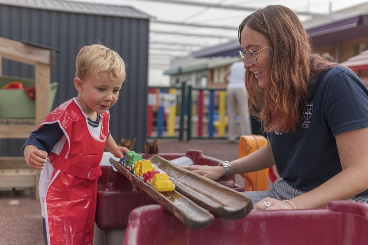 Desde los primeros años, BSVR garantiza una inmersión lingüística natural, potenciando el dominio del inglés, español, valenciano y dos idiomas adicionales a elegir entre chino, alemán y francés.
