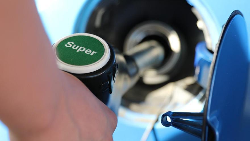 Dos trucos alemanes que te pueden ayudar a ahorrar 40 céntimos por litro de gasolina