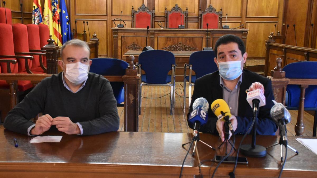 The mayor of Alcoy and the municipal government spokesman announcing the new restrictions this morning. The mayor of Alcoy and the municipal government spokesman announcing the new restrictions this morning.