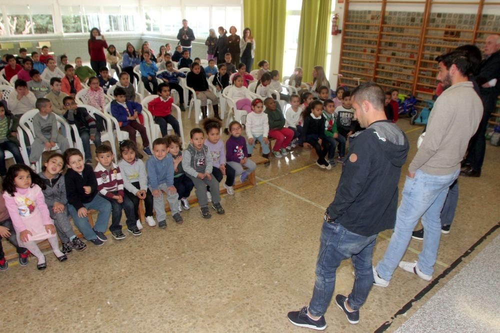 Futbolistas del Cartagena visitan un colegio