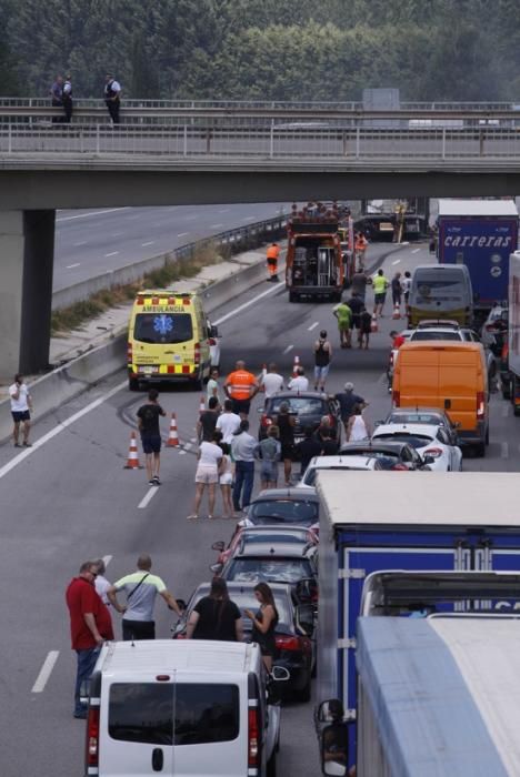 Incendi d''un camió a l''AP7