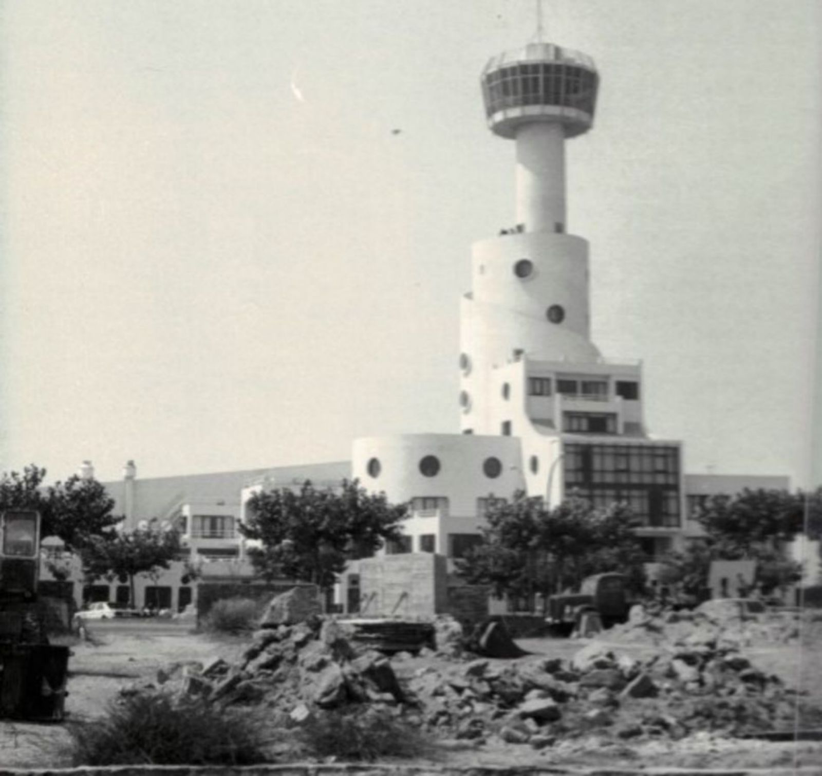 Obres al voltant de la torre del Club Nàutic