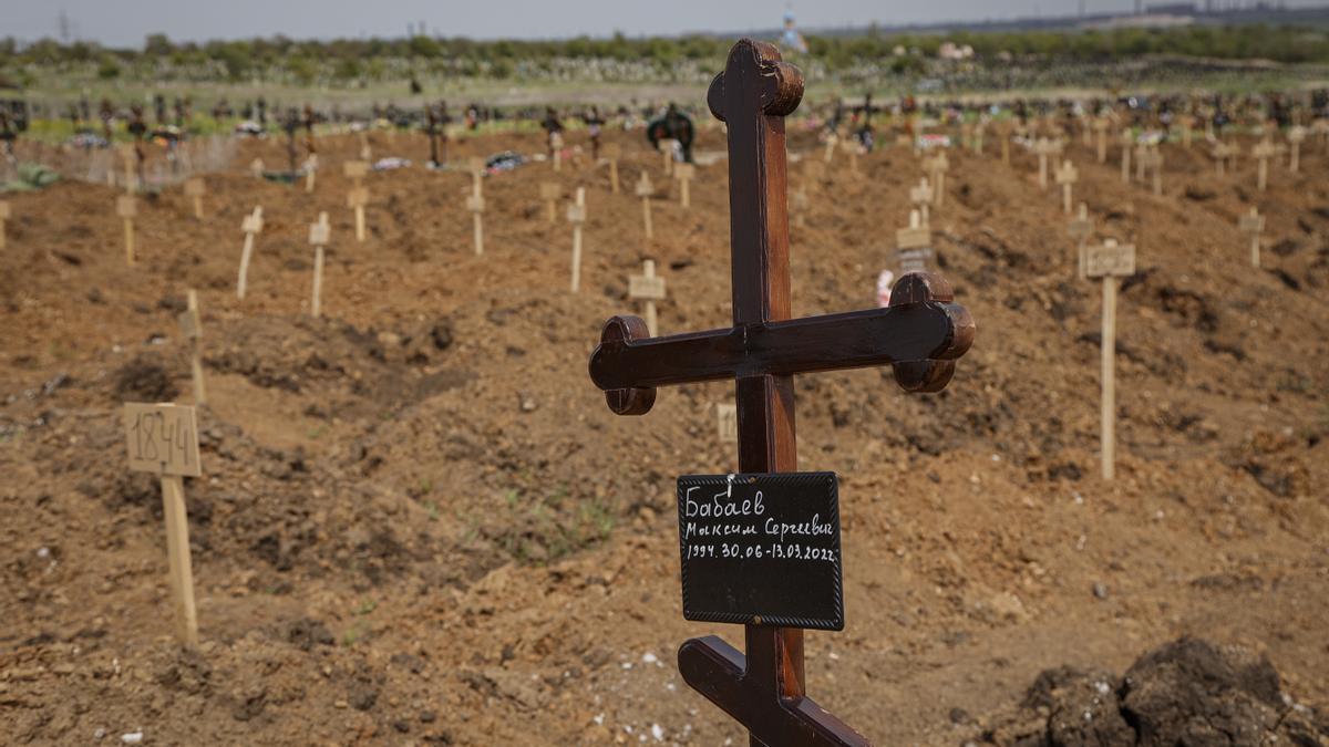 Mariúpol acumula miles de muertos mientras su puerto comienza a operar.