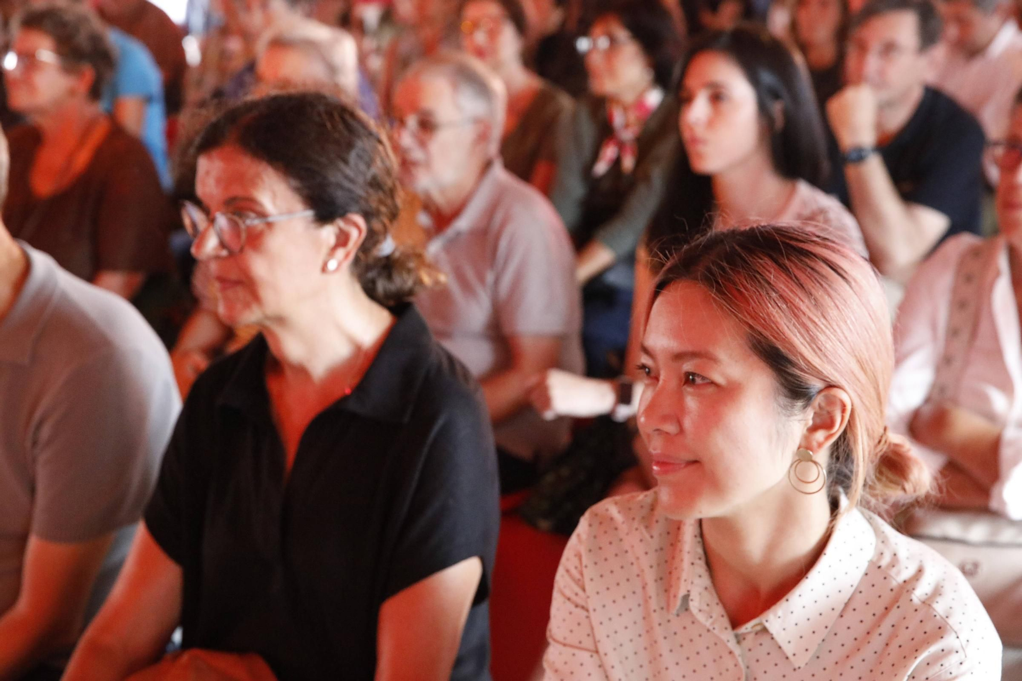 Mesa Redonda "¿De qué hablamos cuando hablamos de Murakami? Murakami en la orilla" en Edificio Tabacalera (Gijón)