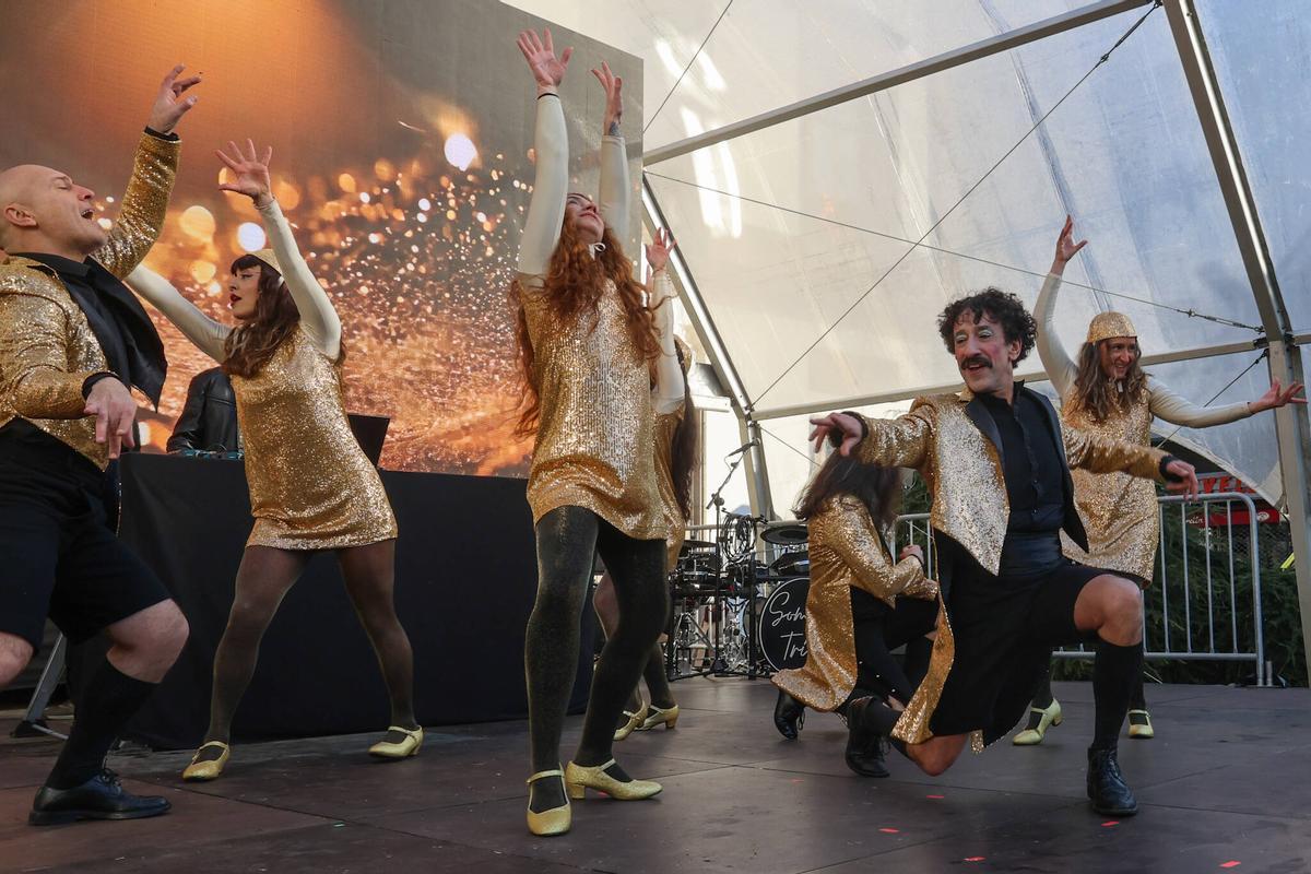 Las fotos de las campanadas anticipadas en Vilagarcía 2025 Las fotos de las campanadas anticipadas en Vilagarcía 2025