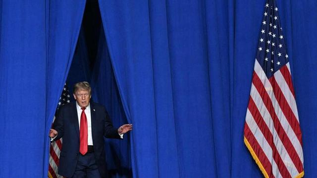 El president dels EUA, Donald Trump, després d’intervenir en un esdeveniment a Garden City (Nova York). | SAMUEL CORUM / AFP