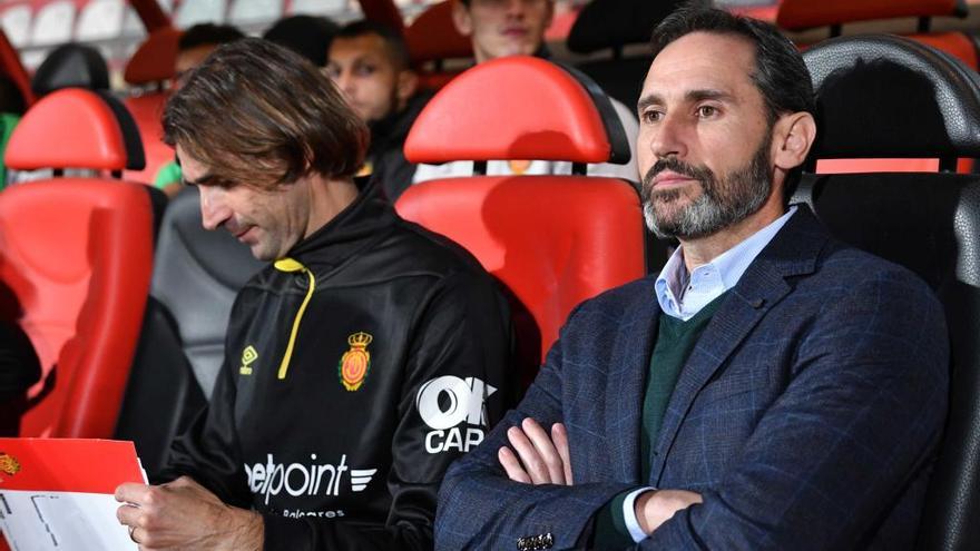 Vicente Moreno, antes del inicio del partido en Reus.