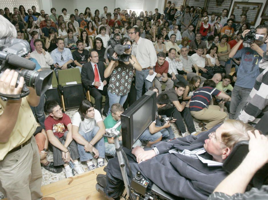 Hawking durante una acto en Santiago en 2008 // Xoán Álvarez