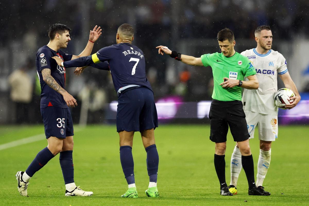 Beraldo vio la tarjeta roja en la primera mitad