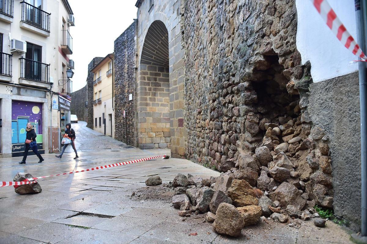 Fotogalería | Derrumbe de parte de la muralla de la puerta del Sol de Plasencia Fotogalería | Derrumbe de parte de la muralla de la puerta del Sol de Plasencia