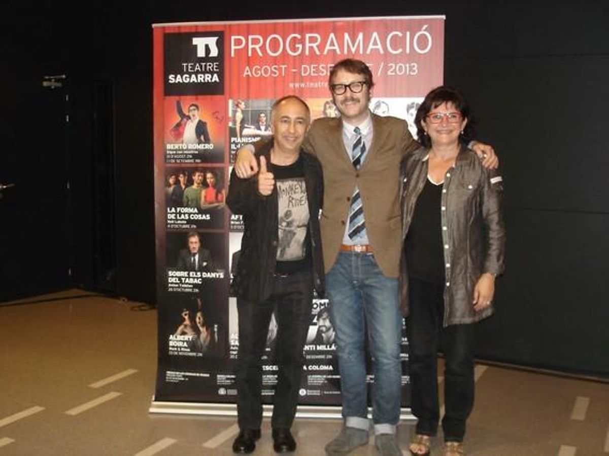 Els humoristes César Doménech i Joaquín Reyes, en l’acte de presentació amb la regidora Petra Jiménez. Els humoristes César Doménech i Joaquín Reyes, en l’acte de presentació amb la regidora Petra Jiménez.