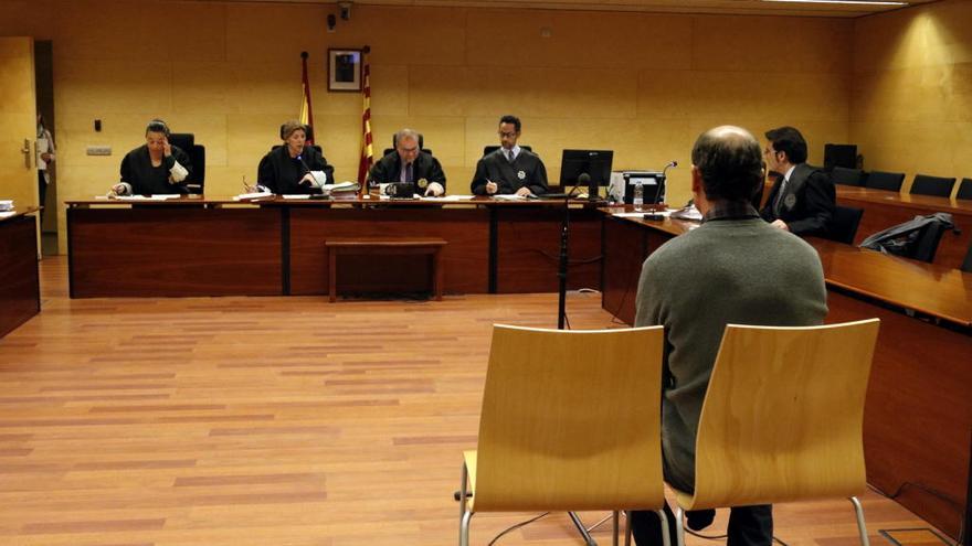 L&#039;acusat de violar una noia durant una festa a Caldes de Malavella, durant el judici a l&#039;Audiència de Girona