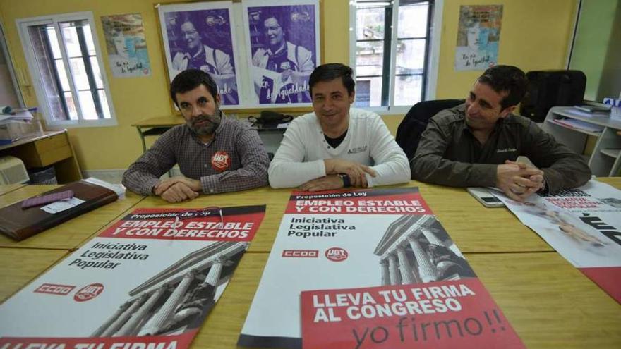Vidal, Corredoira y Suárez anunciando las movilizaciones. // Rafa Vázquez