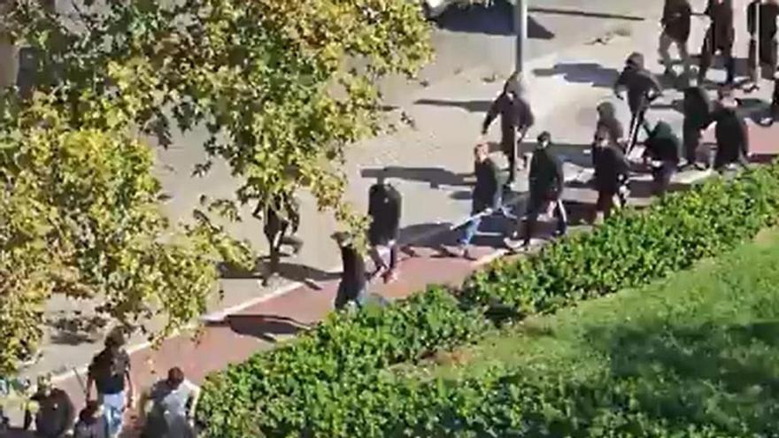 Violento enfrentamiento entre ultras en las inmediaciones del Ciutat de València, estadio del Levante UD