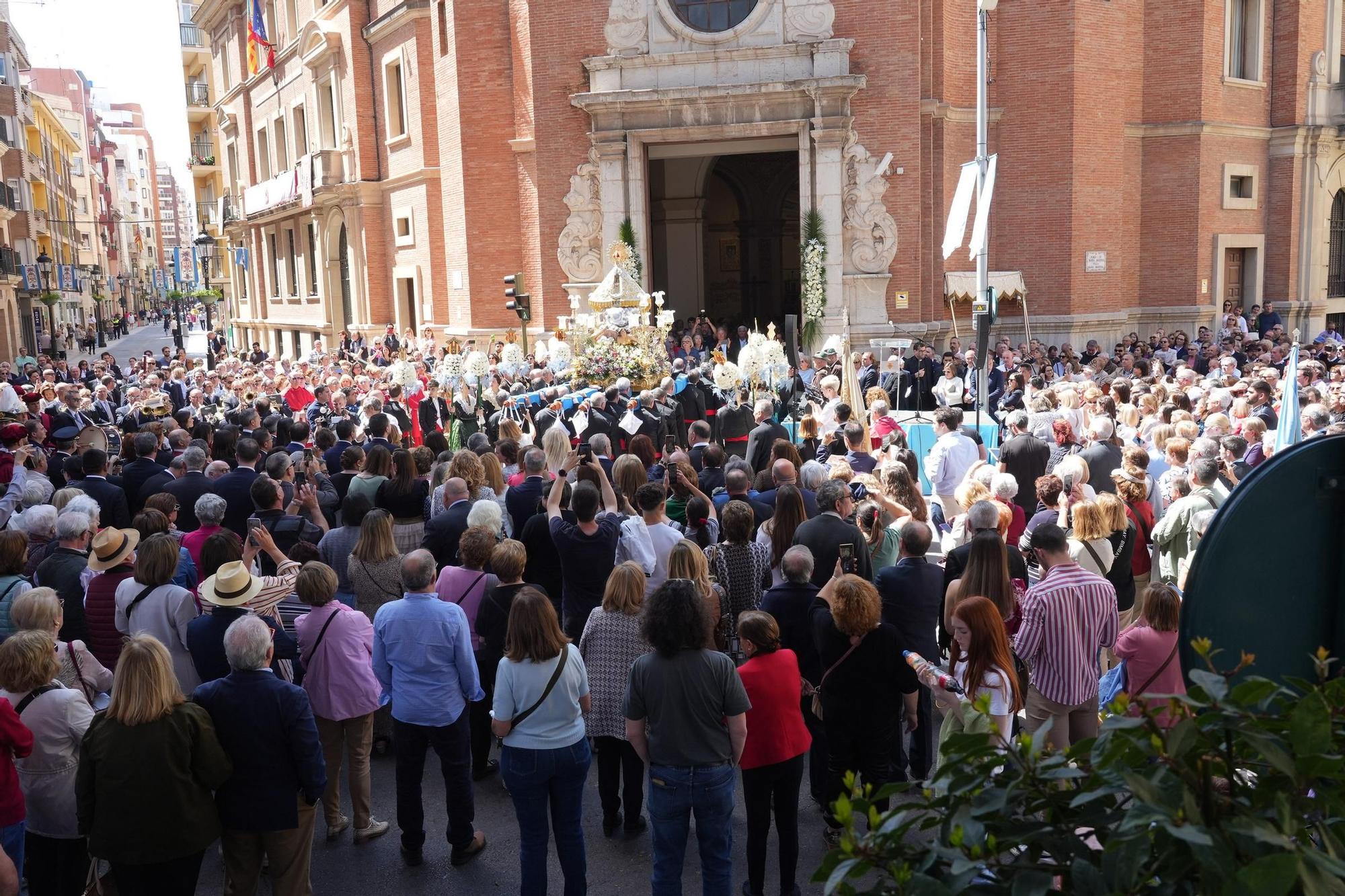 Galería de imágenes: La Virgen del Lledó sale de la basílica para ir a la ciudad