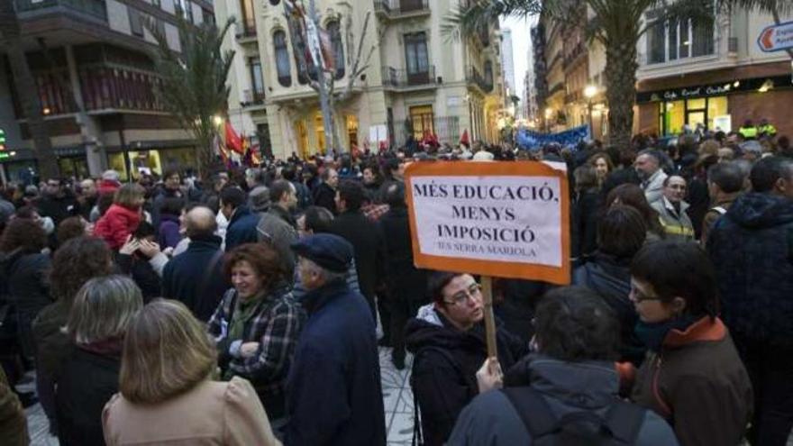 Un momento de la concentración, ayer en el paseo Gadea.