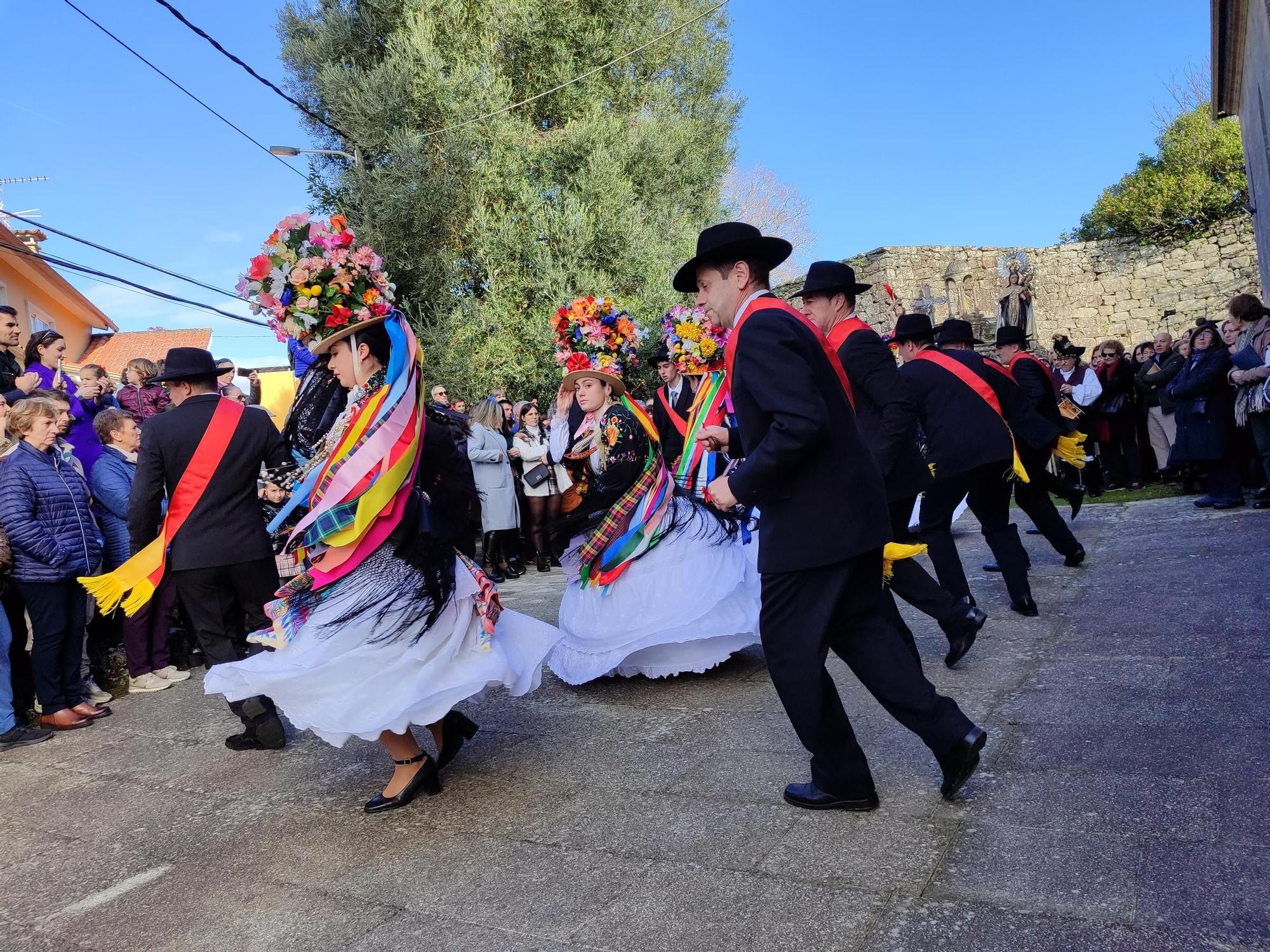 La Danza de las Flores conquista Aldán