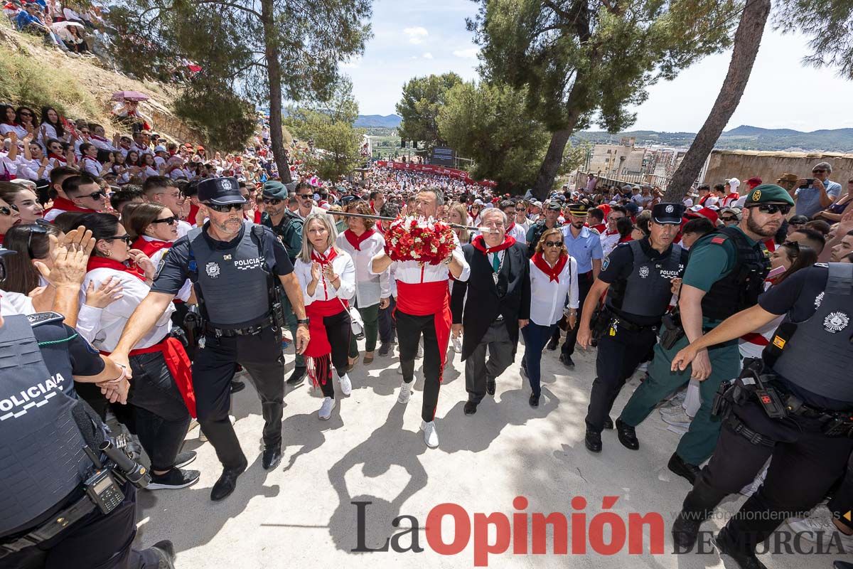 Bandeja de flores y ritual de la bendición del vino en las Fiestas de Caravaca