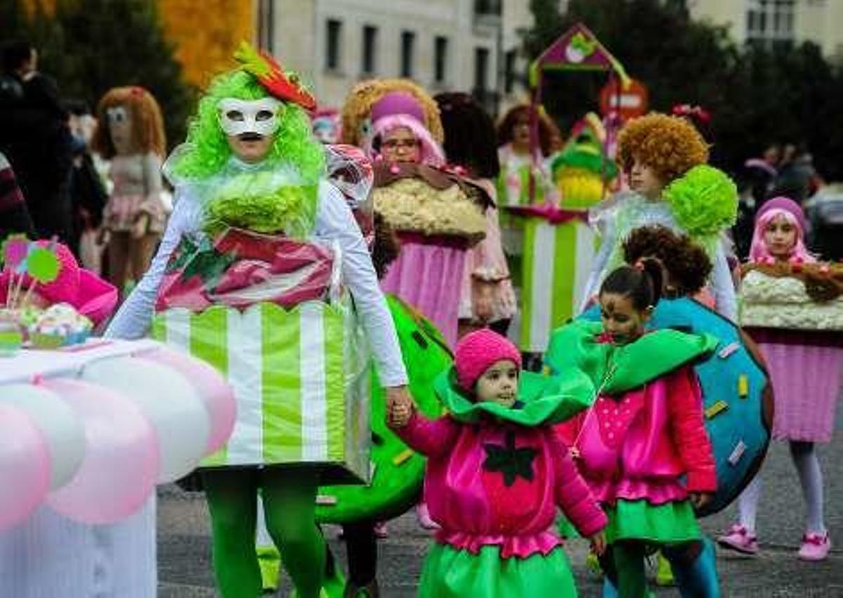 Construcciones Trump, disfraces reciclados y el Humol Almadiño, premios del Carnaval de Poio