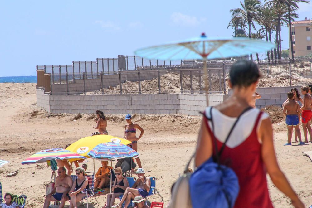 Asaja se une y protesta contra el muro de Ferrís