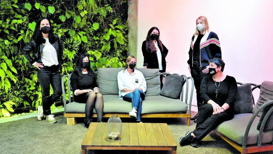 María Schaller (Aire); Susana Almirón (Sollo); Elena Aranda (Primitivo); Andrea Martos (Beluga); Lourdes Luque (José Carlos García) y Cristina Socorro (La Antxoeta).  Agradecimiento al restaurante José Carlos García por la cesión del espacio para la sesión fotográfica.