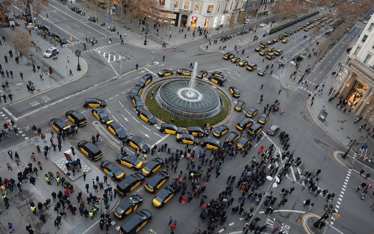La vaga de taxis col·lapsarà la Gran Via i el passeig de Gràcia aquest dimecres La vaga de taxis col·lapsarà la Gran Via i el passeig de Gràcia aquest dimecres