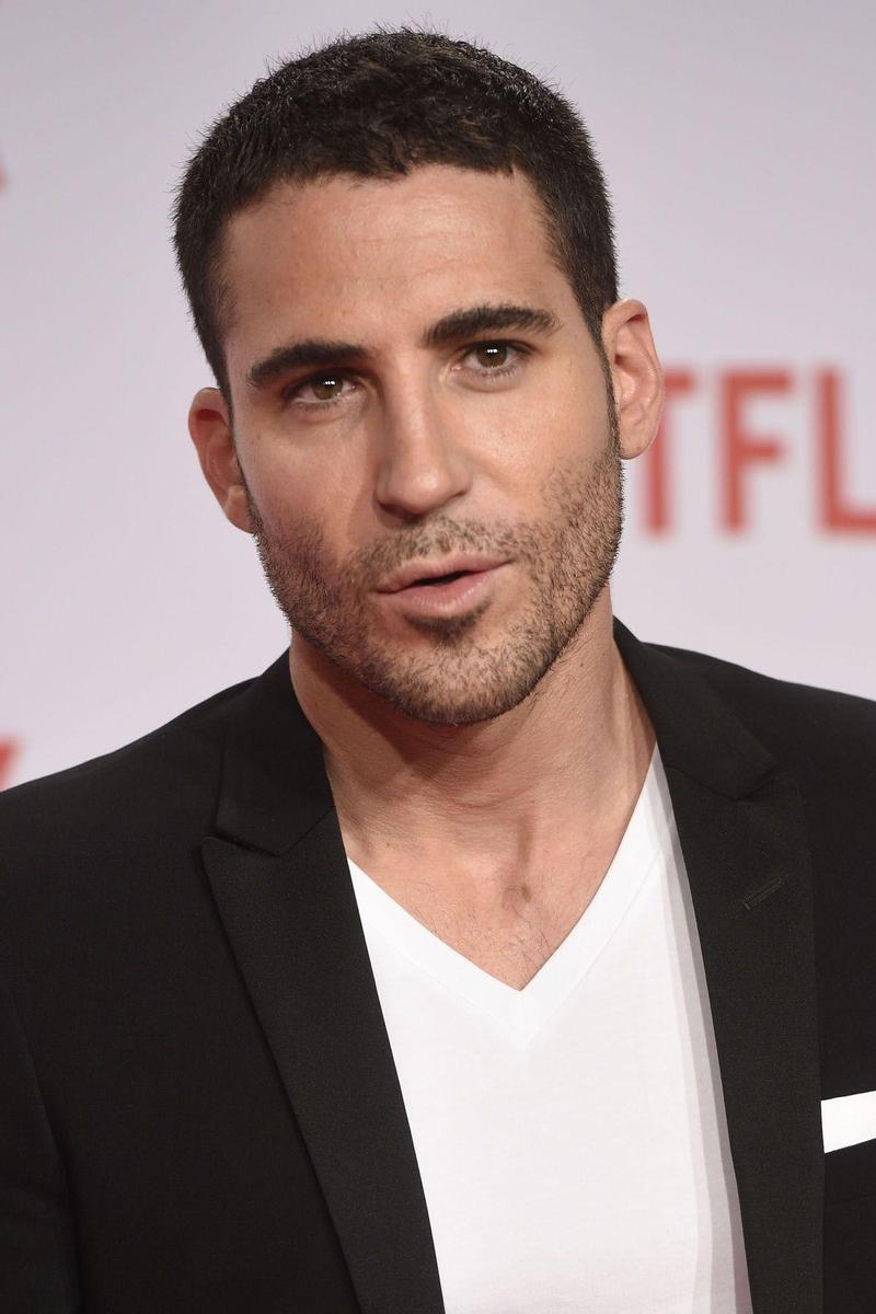 Miguel Ángel Silvestre, el galán de todas las series en el estreno del canal Netflix