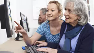 Més del 70% dels majors de 65 anys es connecta a internet