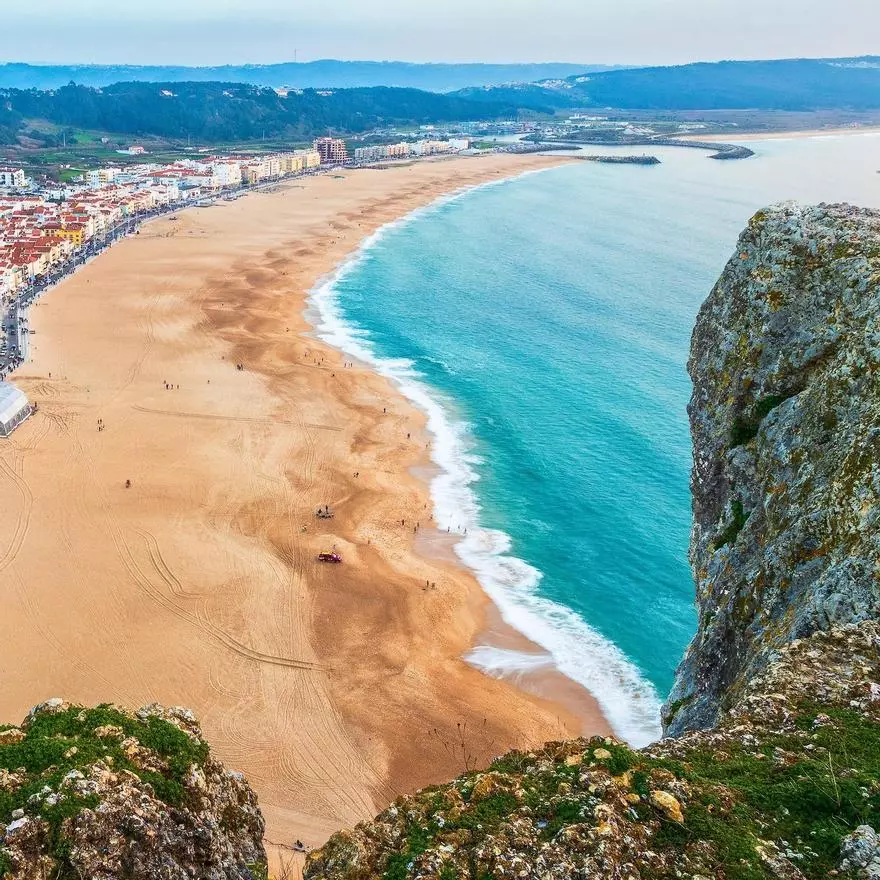 Nazaré, el precioso pueblo pesquero portugués que guarda la ola más grande del mundo